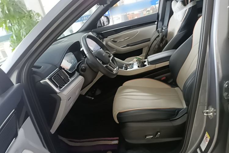 Used BYD Song PLUS New Energy 2024 HONOR Edition DM-i 110km Flagship PLUS Left Front Seat