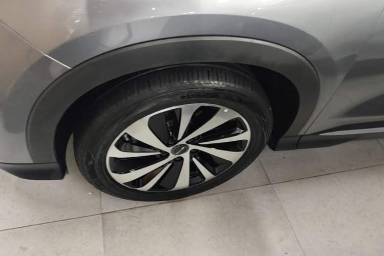Used BYD Song PLUS New Energy 2024 HONOR Edition DM-i 110km Flagship Model Left Front Wheel Hub
