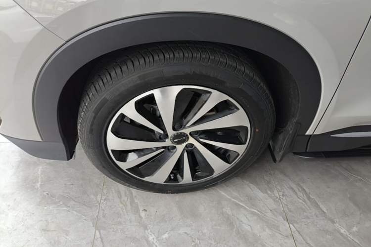 Used BYD Song PLUS New Energy 2024 HONOR Edition DM-i 110km Flagship PLUS Left Front Wheel Hub