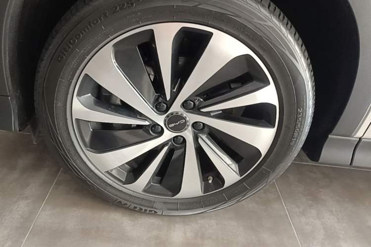 Used BYD Song PLUS New Energy 2024 HONOR Edition DM-i 150km Flagship PLUS Left Front Wheel Hub