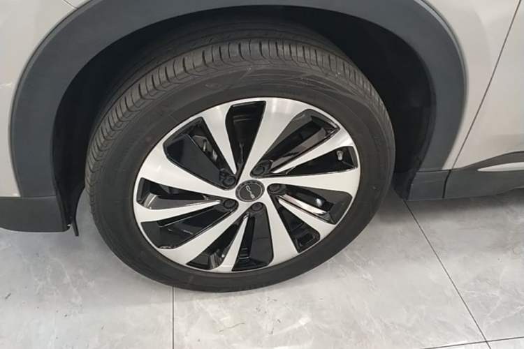 Used BYD Song PLUS New Energy 2024 Honor Edition EV 520km Premium Model Left Front Wheel Hub