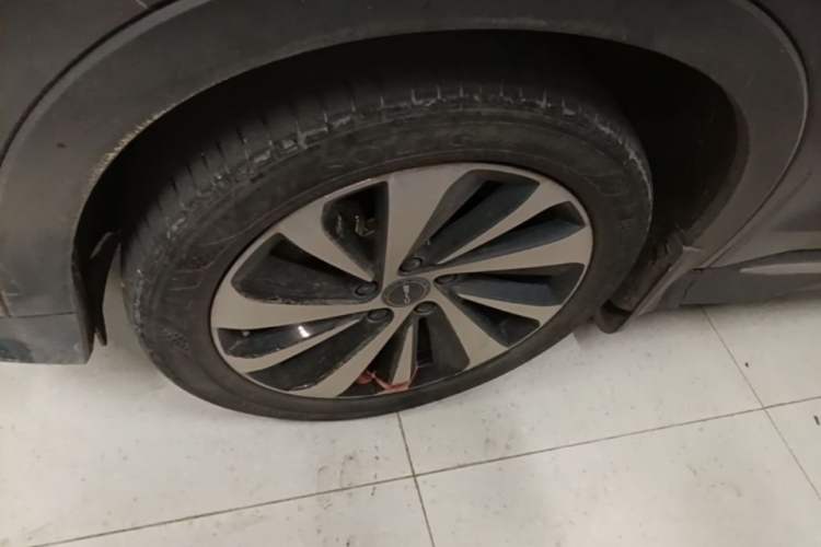 Used BYD Song PLUS New Energy 2024 HONOR Edition DM-i 110km Flagship Model Left Front Wheel Hub