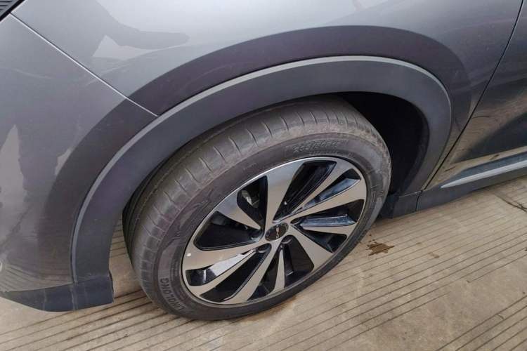 Used BYD Song PLUS New Energy 2024 HONOR Edition DM-i 110km Flagship PLUS Left Front Wheel Hub