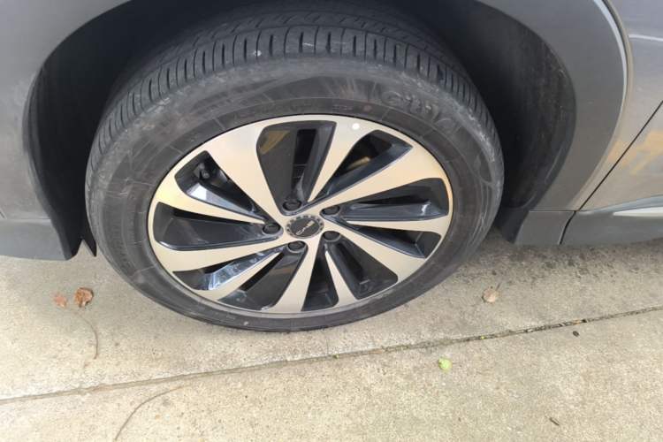 Used BYD Song PLUS New Energy 2024 Honor Edition EV 520km Premium Model Left Front Wheel Hub