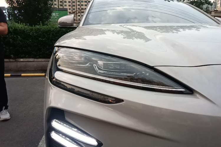 Used BYD Song PLUS New Energy 2024 HONOR Edition DM-i 110km Flagship Model Right Front Headlight