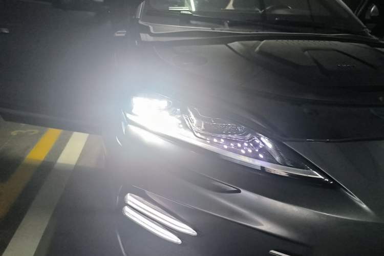 Used BYD Song PLUS New Energy 2024 HONOR Edition DM-i 110km Flagship PLUS Right Front Headlight