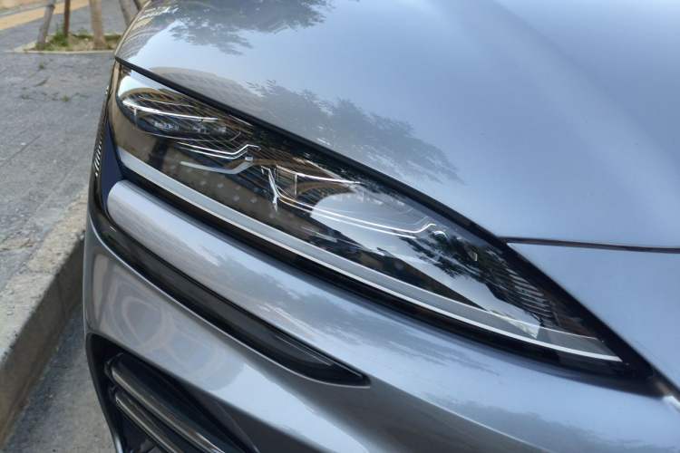 Used BYD Song PLUS New Energy 2024 Honor Edition EV 520km Luxury Model Right Front Headlight