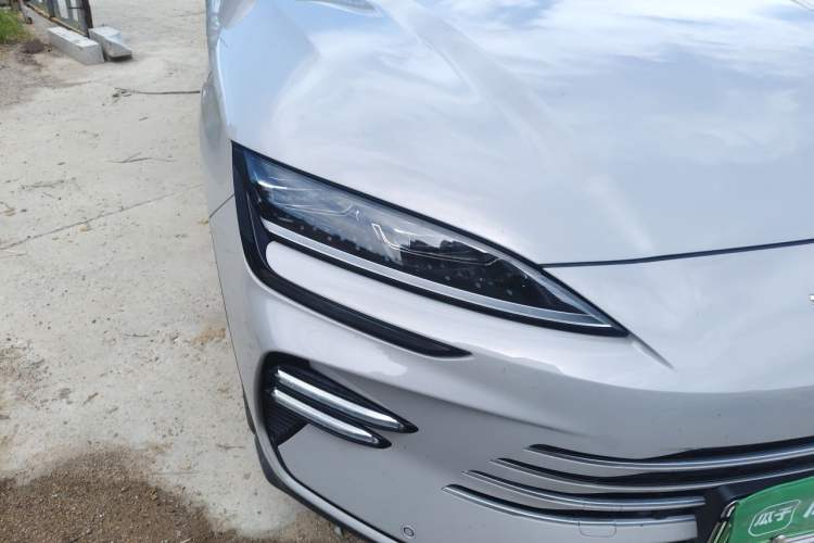 Used BYD Song PLUS New Energy 2024 HONOR Edition DM-i 110km Flagship Model Right Front Headlight