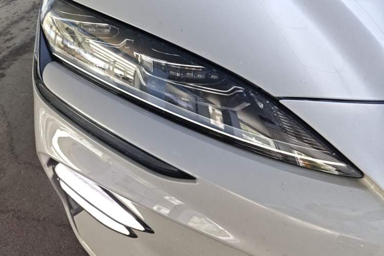 Used BYD Song PLUS New Energy 2024 HONOR Edition DM-i 110km Flagship Model Right Front Headlight