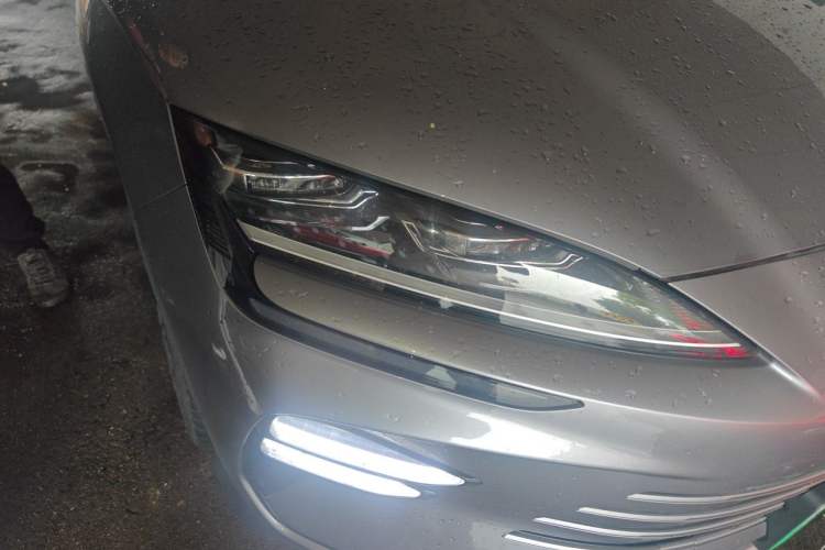 Used BYD Song PLUS New Energy 2024 HONOR Edition DM-i 110km Flagship Model Right Front Headlight