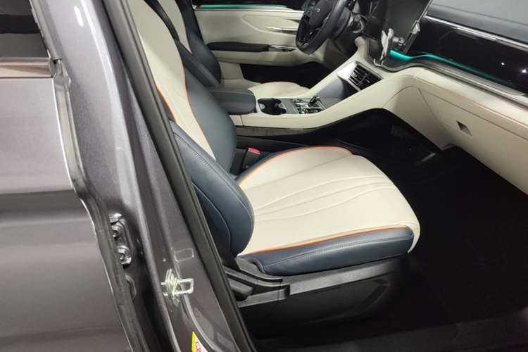 Used BYD Song PLUS New Energy 2024 HONOR Edition DM-i 110km Flagship Model Right Front Seat