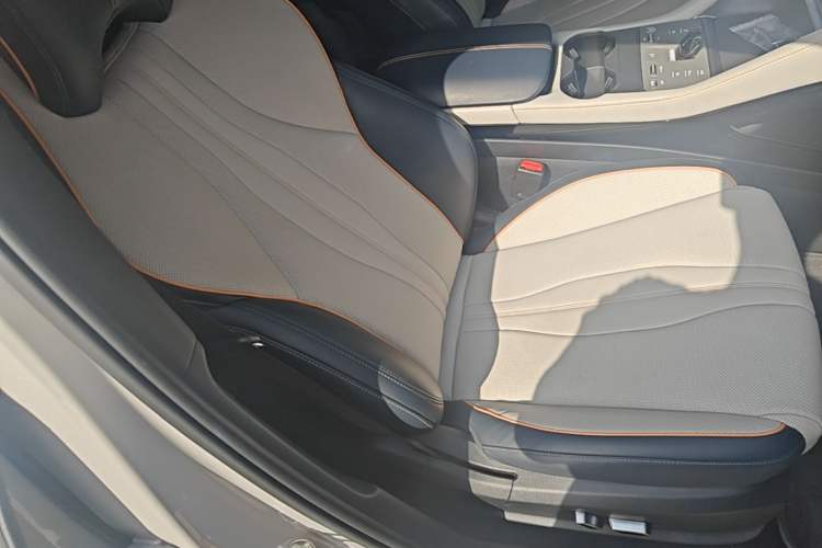 Used BYD Song PLUS New Energy 2024 HONOR Edition DM-i 110km Flagship PLUS Right Front Seat