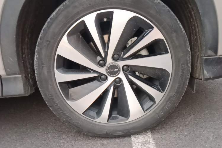 Used BYD Song PLUS New Energy 2024 HONOR Edition DM-i 110km Flagship Model Right Front Wheel Hub
