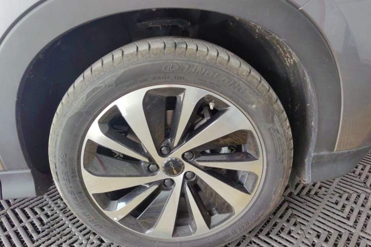 Used BYD Song PLUS New Energy 2024 HONOR Edition DM-i 110km Flagship PLUS Right Front Wheel Hub
