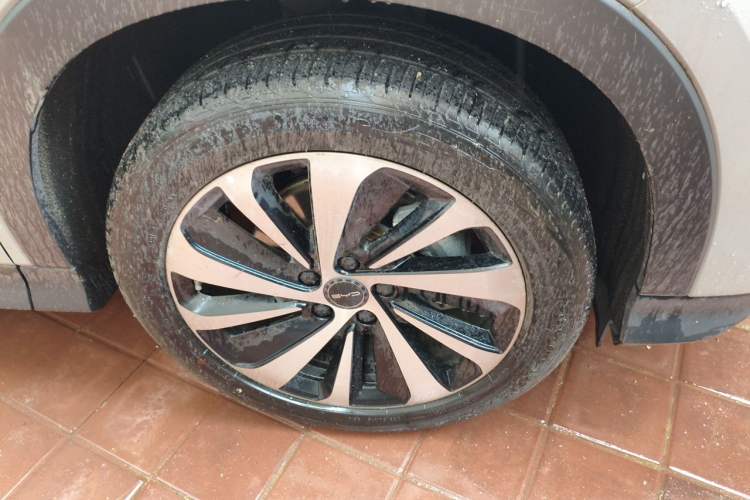 Used BYD Song PLUS New Energy 2024 HONOR Edition DM-i 71km Luxury Model Right Front Wheel Hub
