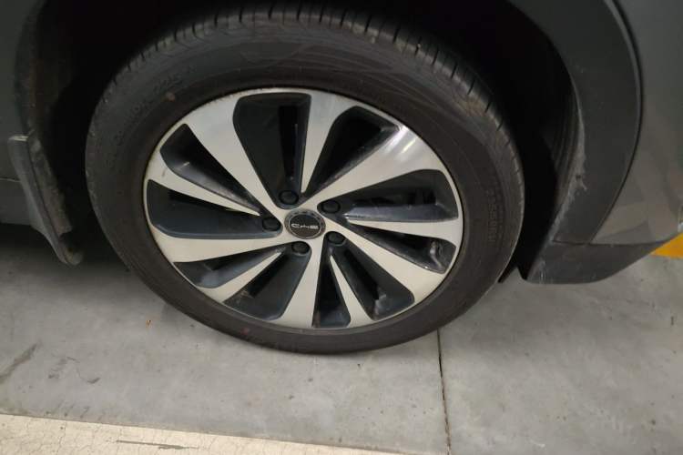 Used BYD Song PLUS New Energy 2024 Honor Edition EV 520km Flagship Model Right Front Wheel Hub