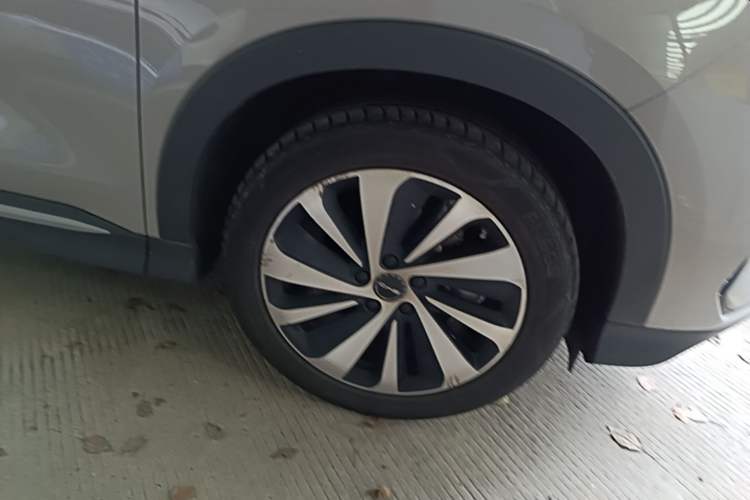 Used BYD Song PLUS New Energy 2024 HONOR Edition DM-i 110km Flagship PLUS Right Front Wheel Hub