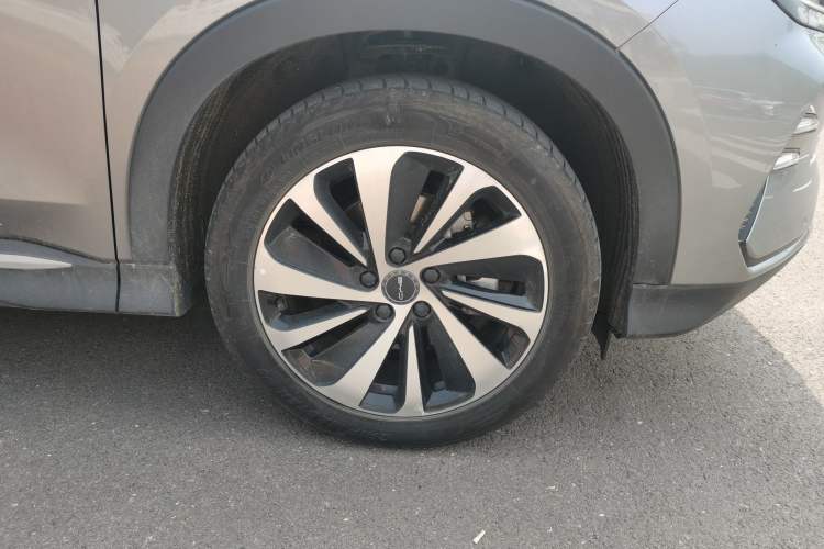 Used BYD Song PLUS New Energy 2024 HONOR Edition DM-i 110km Flagship Model Right Front Wheel Hub