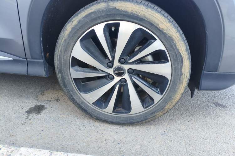 Used BYD Song PLUS New Energy 2024 Honor Edition EV 520km Luxury Model Right Front Wheel Hub