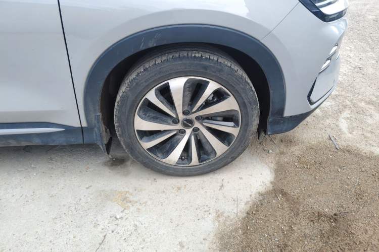 Used BYD Song PLUS New Energy 2024 HONOR Edition DM-i 110km Flagship Model Right Front Wheel Hub