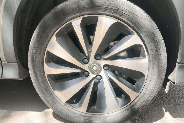 Used BYD Song PLUS New Energy 2024 Honor Edition EV 520km Luxury Model Right Front Wheel Hub