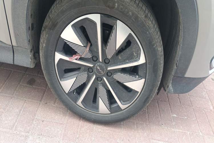 Used BYD Song PLUS New Energy 2024 HONOR Edition DM-i 110km Flagship PLUS Right Front Wheel Hub