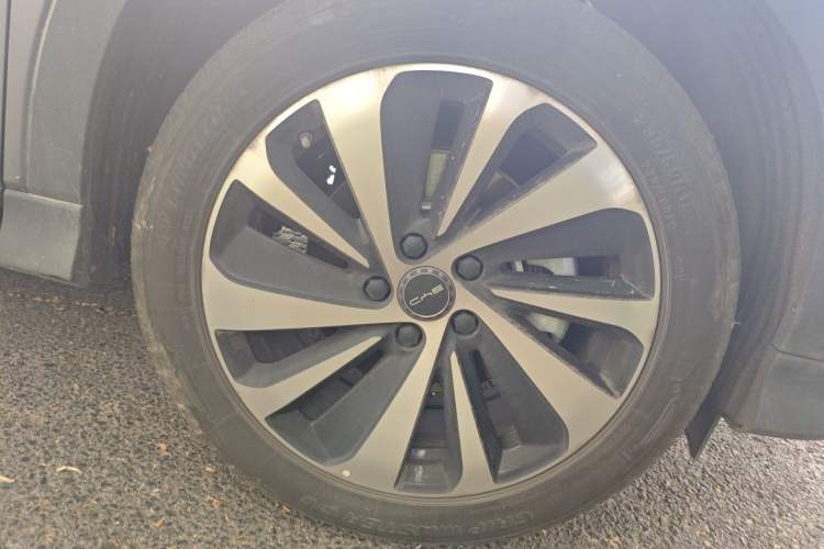 Used BYD Song PLUS New Energy 2024 HONOR Edition DM-i 110km Flagship PLUS Right Front Wheel Hub
