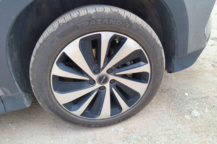 Used BYD Song PLUS New Energy 2024 Honor Edition EV 520km Luxury Model Right Front Wheel Hub