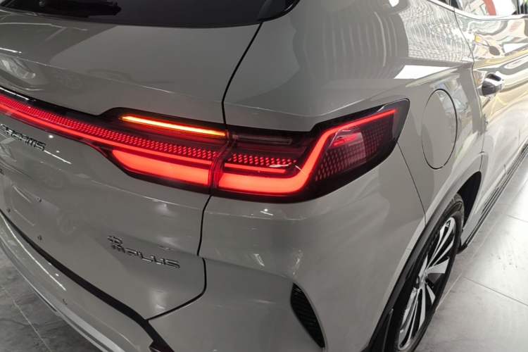 Used BYD Song PLUS New Energy 2024 HONOR Edition DM-i 110km Flagship PLUS Right Rear Taillight