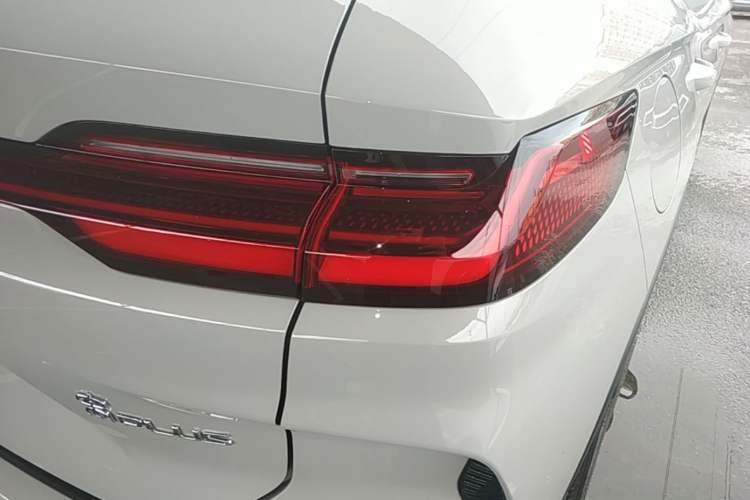 Used BYD Song PLUS New Energy 2024 HONOR Edition DM-i 110km Flagship Model Right Rear Taillight