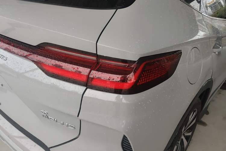 Used BYD Song PLUS New Energy 2024 HONOR Edition DM-i 110km Flagship Model Right Rear Taillight