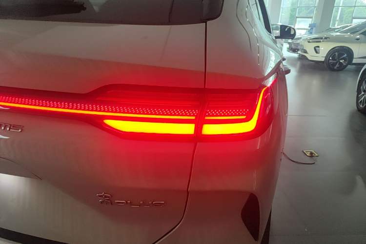 Used BYD Song PLUS New Energy 2024 HONOR Edition DM-i 150km Flagship PLUS Right Rear Taillight