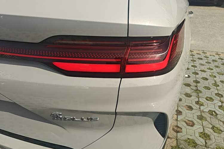 Used BYD Song PLUS New Energy 2024 HONOR Edition DM-i 110km Flagship PLUS Right Rear Taillight