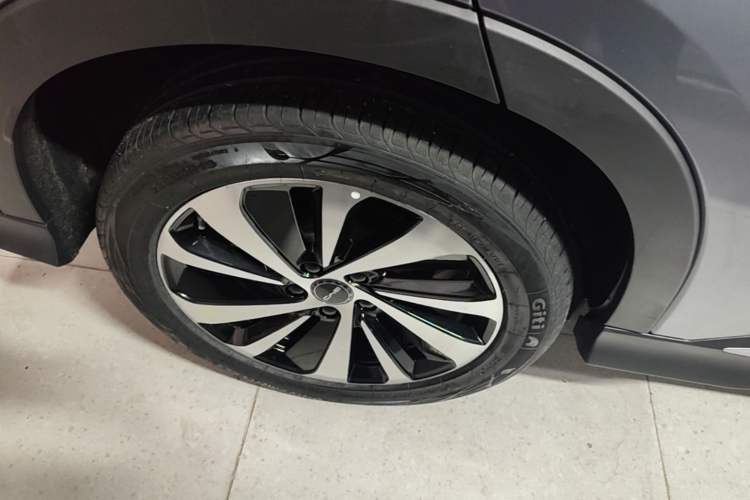 Used BYD Song PLUS New Energy 2024 HONOR Edition DM-i 110km Flagship Model Right Rear Wheel Hub