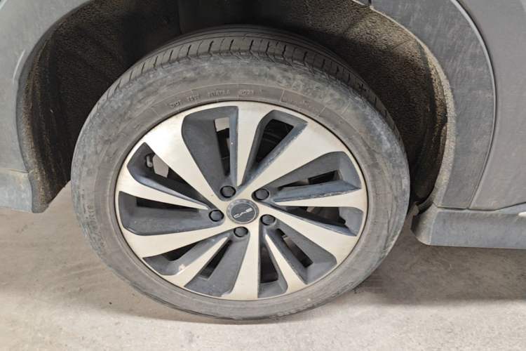 Used BYD Song PLUS New Energy 2024 Honor Edition EV 520km Luxury Model Right Rear Wheel Hub