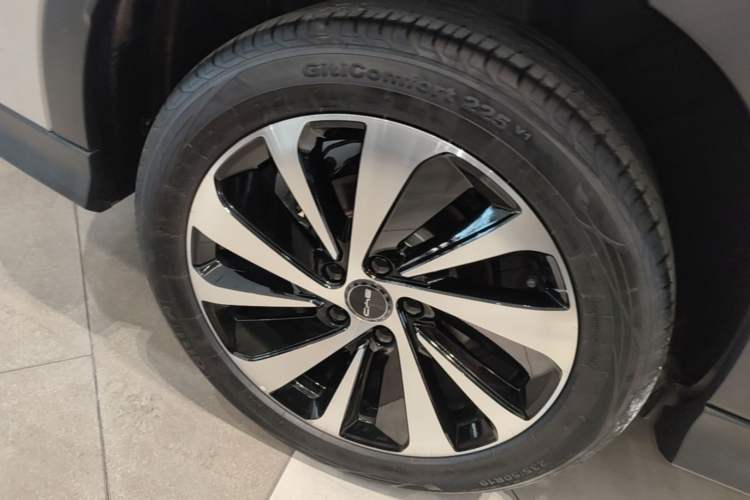 Used BYD Song PLUS New Energy 2024 HONOR Edition DM-i 150km Flagship PLUS Right Rear Wheel Hub