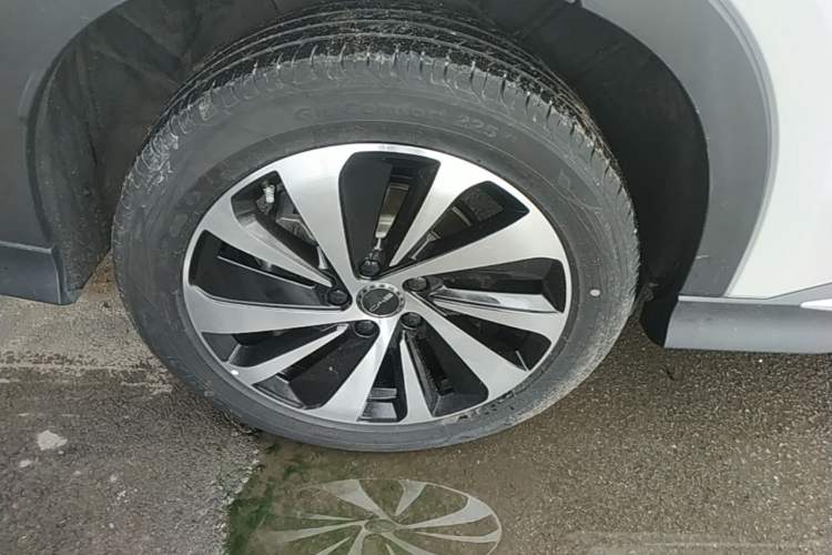 Used BYD Song PLUS New Energy 2024 HONOR Edition DM-i 110km Flagship Model Right Rear Wheel Hub