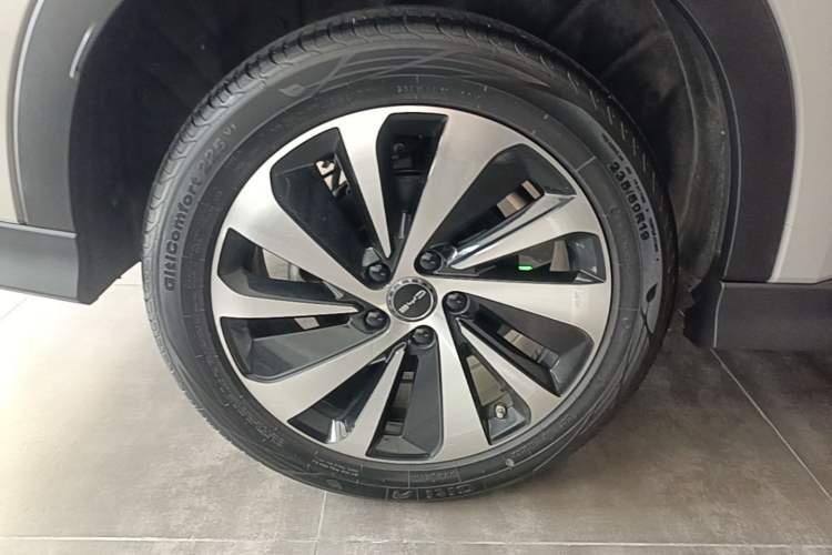 Used BYD Song PLUS New Energy 2024 HONOR Edition DM-i 150km Flagship PLUS Right Rear Wheel Hub