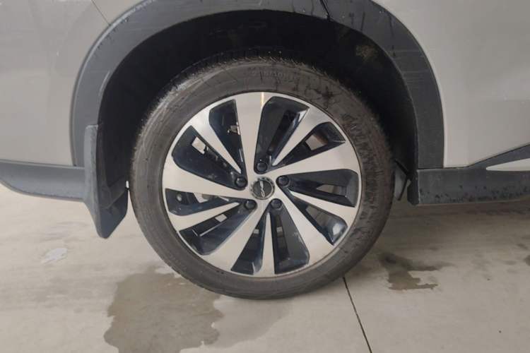 Used BYD Song PLUS New Energy 2024 HONOR Edition DM-i 110km Flagship Model Right Rear Wheel Hub