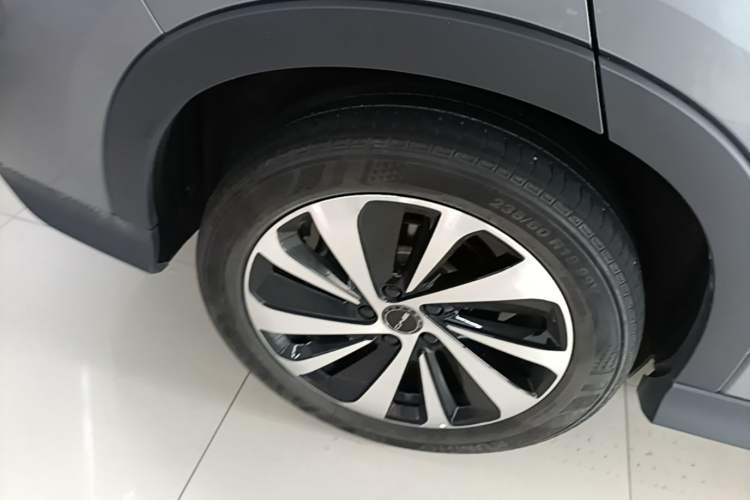 Used BYD Song PLUS New Energy 2024 HONOR Edition DM-i 110km Flagship PLUS Right Rear Wheel Hub