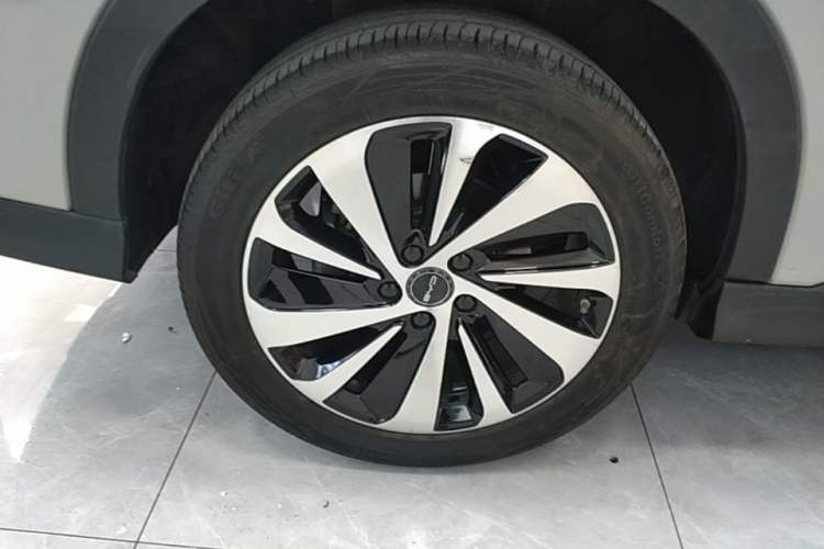 Used BYD Song PLUS New Energy 2024 Honor Edition EV 520km Premium Model Right Rear Wheel Hub
