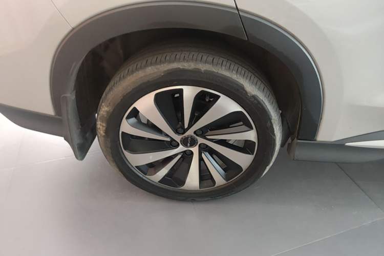 Used BYD Song PLUS New Energy 2024 HONOR Edition DM-i 150km Flagship PLUS Right Rear Wheel Hub