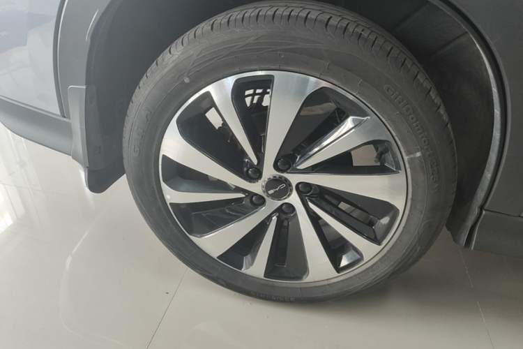 Used BYD Song PLUS New Energy 2024 HONOR Edition DM-i 110km Flagship PLUS Right Rear Wheel Hub