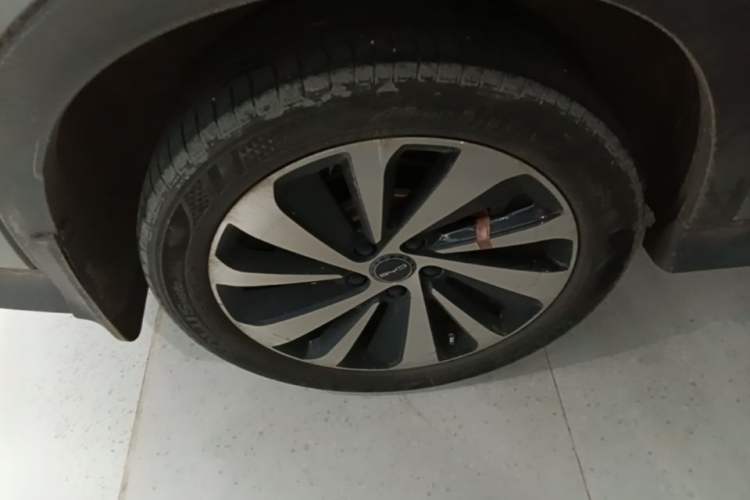 Used BYD Song PLUS New Energy 2024 HONOR Edition DM-i 110km Flagship Model Right Rear Wheel Hub