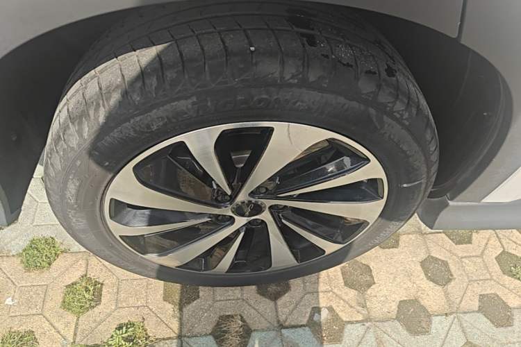 Used BYD Song PLUS New Energy 2024 HONOR Edition DM-i 110km Flagship PLUS Right Rear Wheel Hub