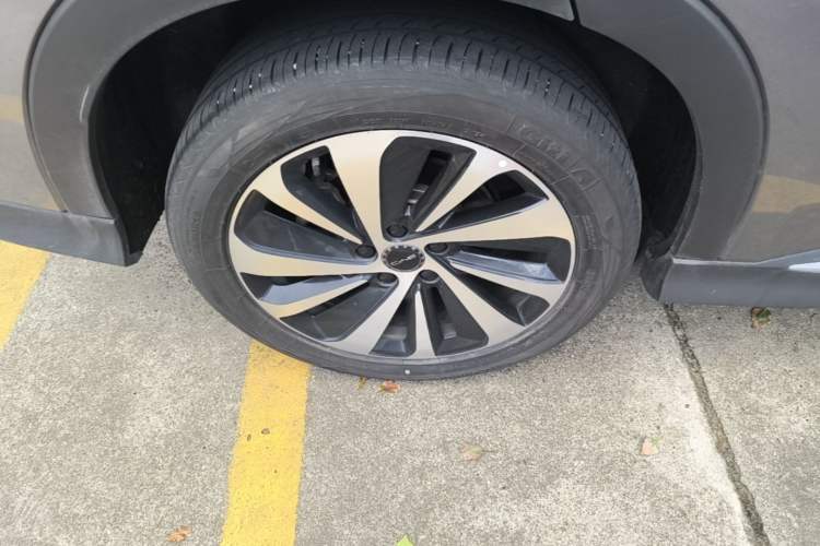 Used BYD Song PLUS New Energy 2024 Honor Edition EV 520km Premium Model Right Rear Wheel Hub