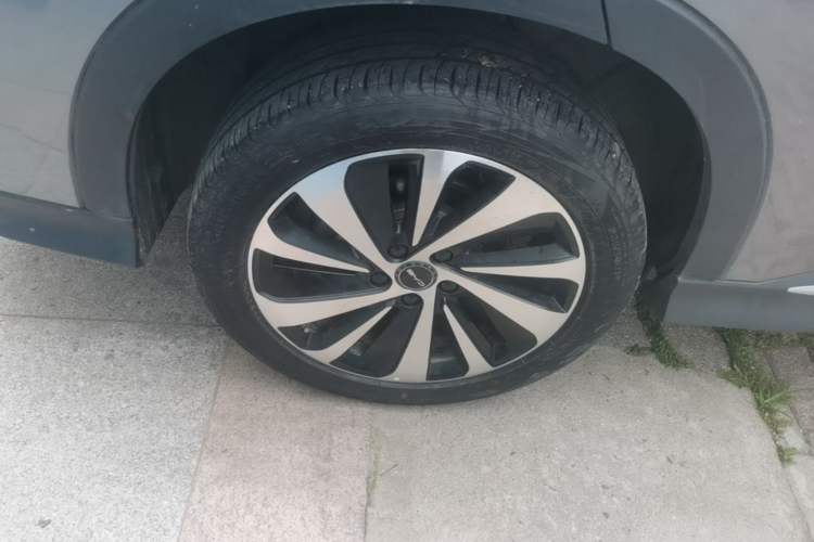 Used BYD Song PLUS New Energy 2024 Honor Edition EV 520km Luxury Model Right Rear Wheel Hub