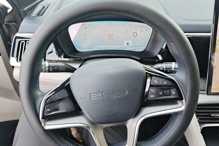 Used BYD Song PLUS New Energy 2024 HONOR Edition DM-i 110km Flagship PLUS Steering Wheel