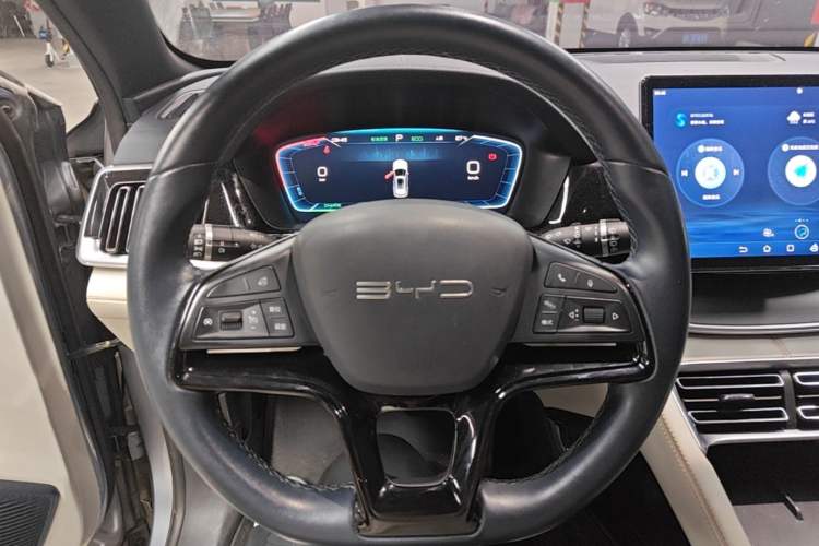 Used BYD Song PLUS New Energy 2024 Honor Edition EV 520km Luxury Model Steering Wheel