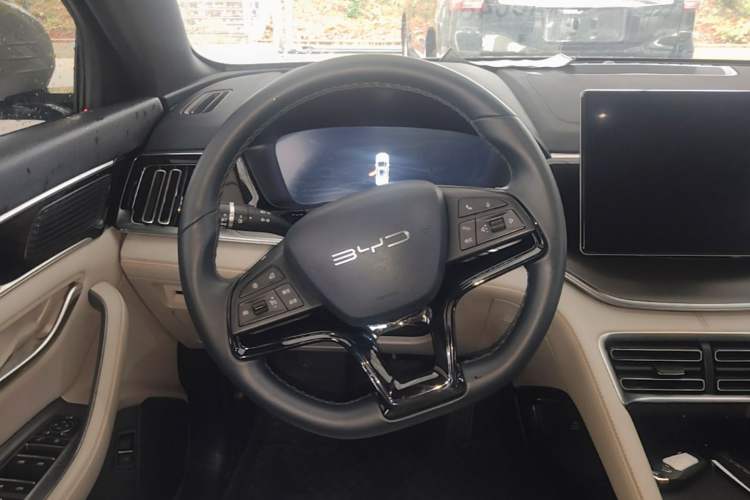 Used BYD Song PLUS New Energy 2024 HONOR Edition DM-i 110km Flagship Model Steering Wheel